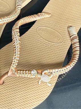 Havaianas Women's Rose Gold Embellished Turtle Thong Sandals
